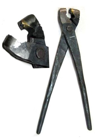 Pliers for round rivets