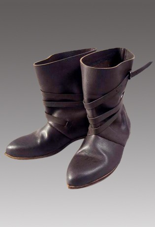 15th Century Men's shoes with 1 Buckle and Straps